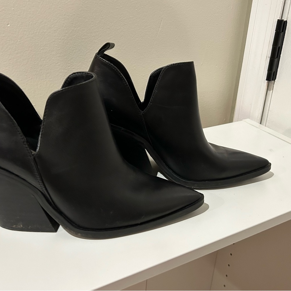 Women’s short black ankle cowboy boots